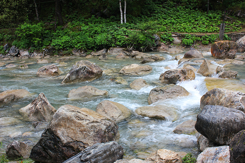 山間小溪